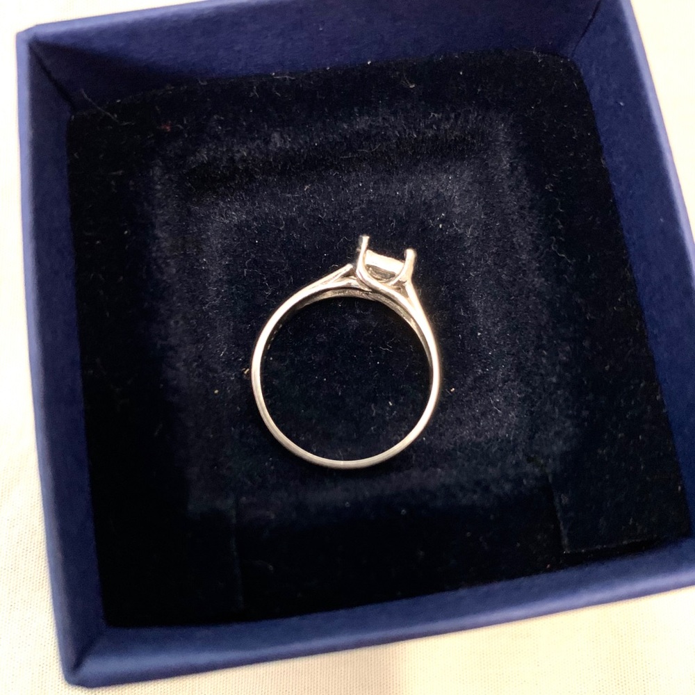 Tiffany style platinum solitaire ring setting